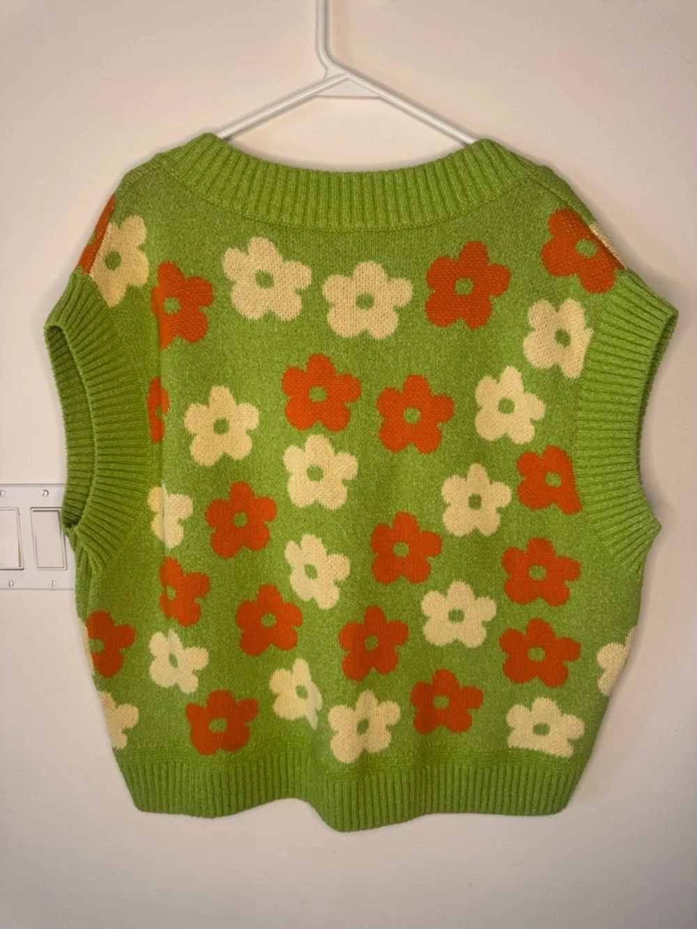 Zara OVERSIZED Green V-Neck Floral Knit Vest with Orange and Cream Flowers - Picture 4 of 6